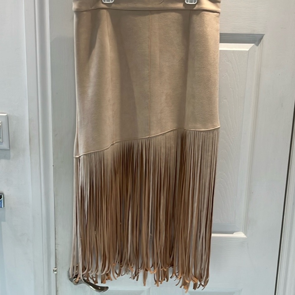 Cream faux suede fringed skirt (L)